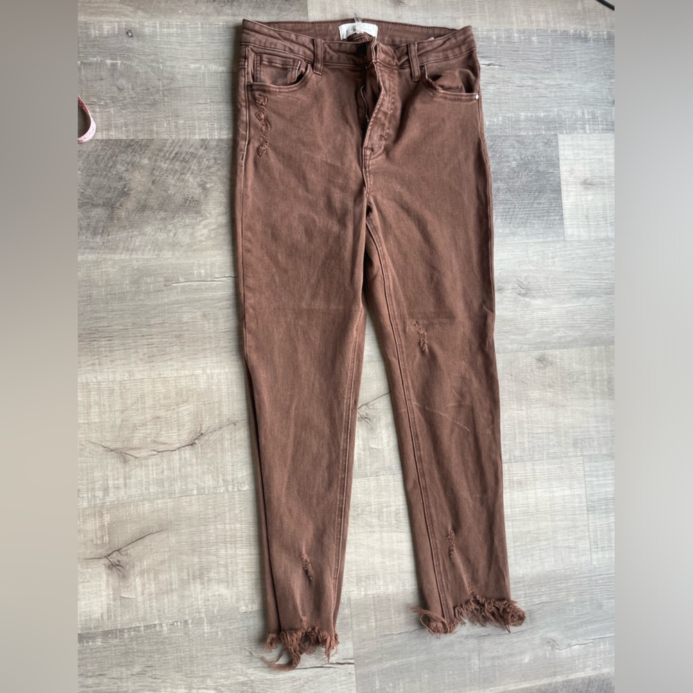 Women’s brown risen denim. Straight/skinny fit. Size 7/28.